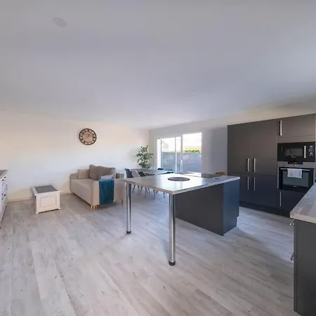 Maison Les Portes De L'ocean Avec Jacuzzi 8/10p Holiday home *