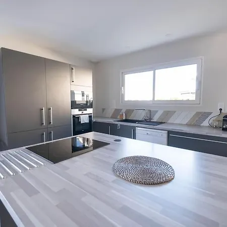 Maison Les Portes De L'ocean Avec Jacuzzi 8/10p Holiday home *