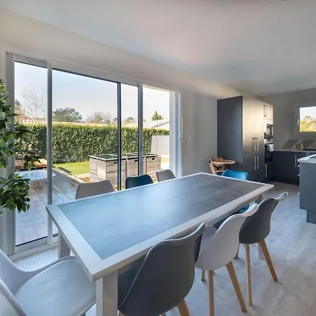 Maison Les Portes De L'ocean Avec Jacuzzi 8/10p Holiday home