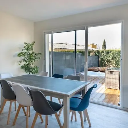 Maison Les Portes De L'ocean Avec Jacuzzi 8/10p Holiday home
