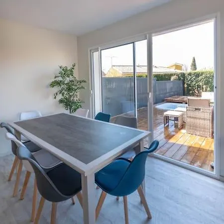 Holiday home Maison Les Portes De L'ocean Avec Jacuzzi 8/10p